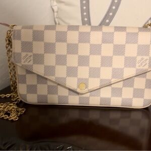 Louis Vuitton crossbody/clutch